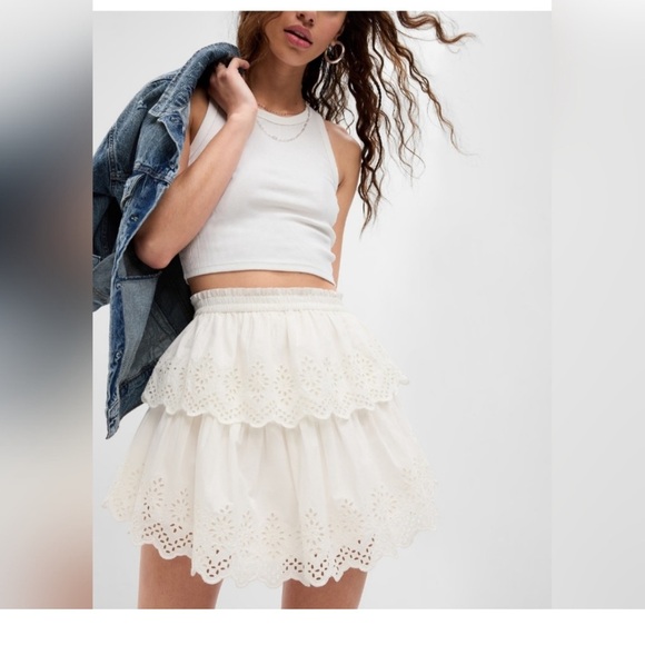 GAP Dresses & Skirts - Gap Organic Cotton Ruffle Eyelet Mini Skirt Women’s Size Large